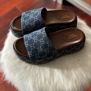 Gucci Excellent condition AUTHENTIC box included